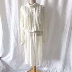 Vintage cream back sash pleated belt dress size M